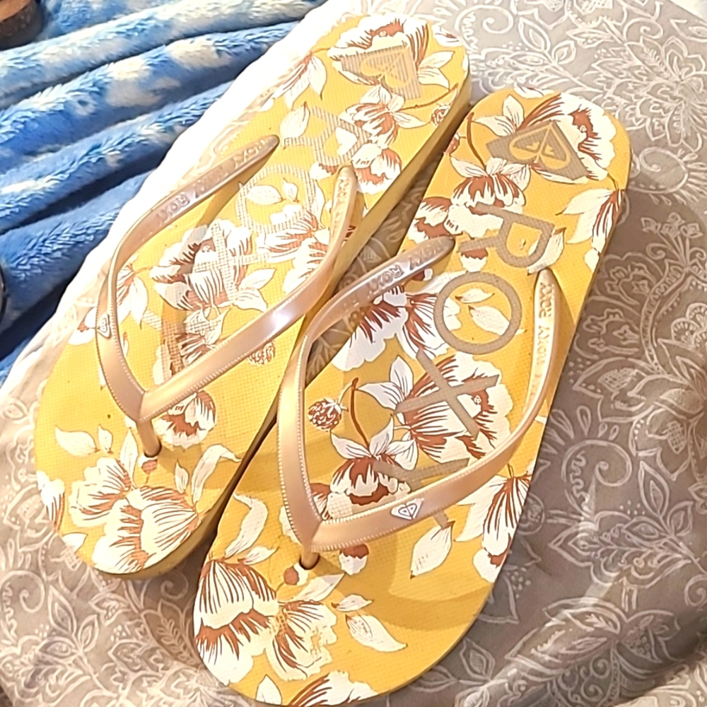 Roxy flip flops